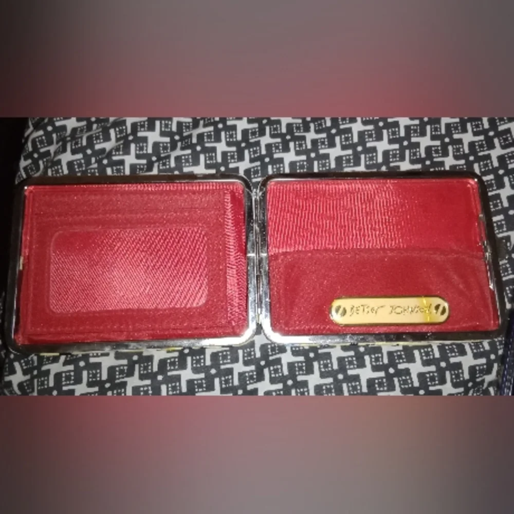 Custom Designed Creations Wallet - Picture 4 of 5